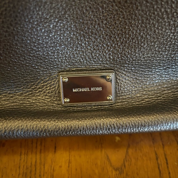 Michael Kors Silver Metallic Chained Wristlet EUC - Picture 2 of 12